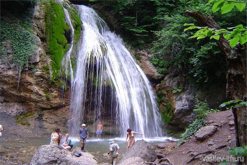 Водопад Джур-Джур (3 фото)