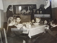 В столовой, построенной военнопленными. 1958 год.