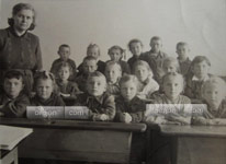 В поселковой школе. Фото 1953 года.